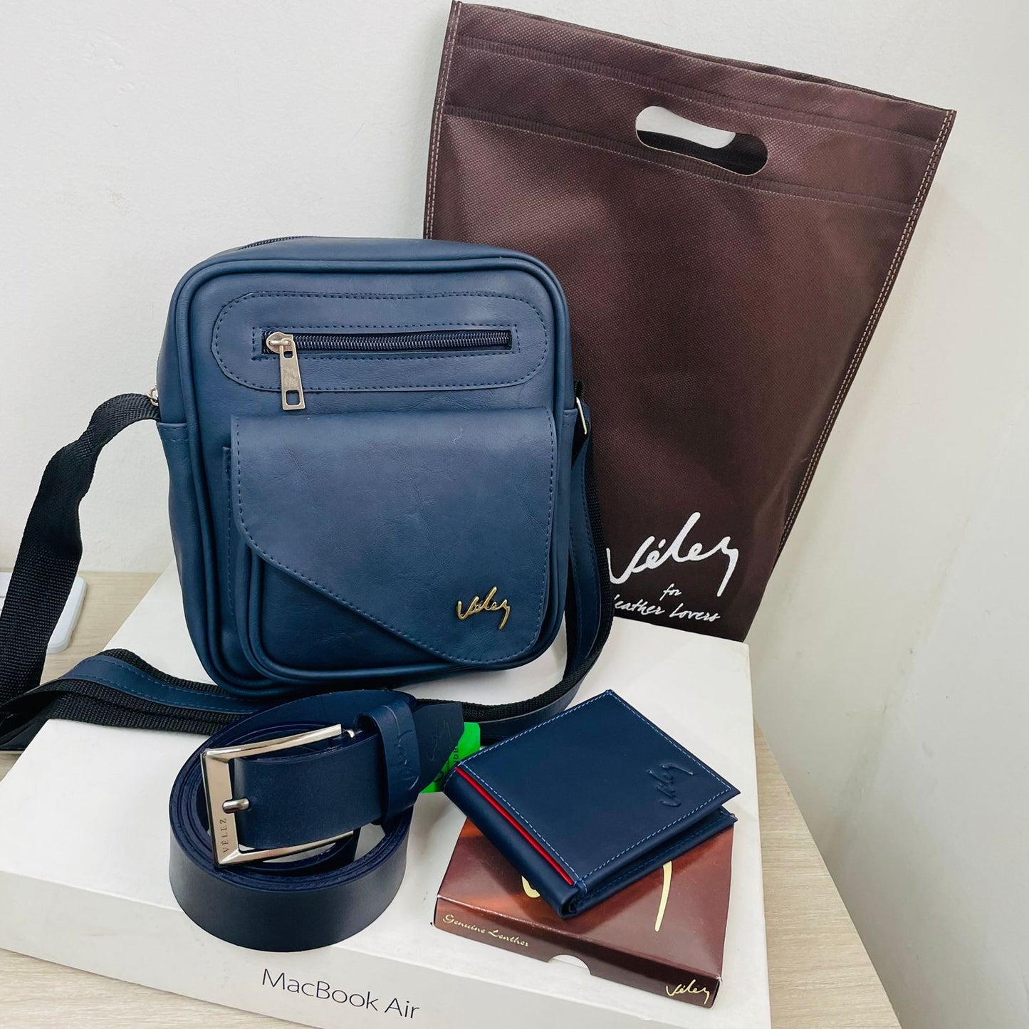 Combo Vélez™ Carriel, Billetera, Correa y bolsa de regalo